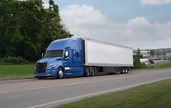 Freightliner Cascadia en autopista